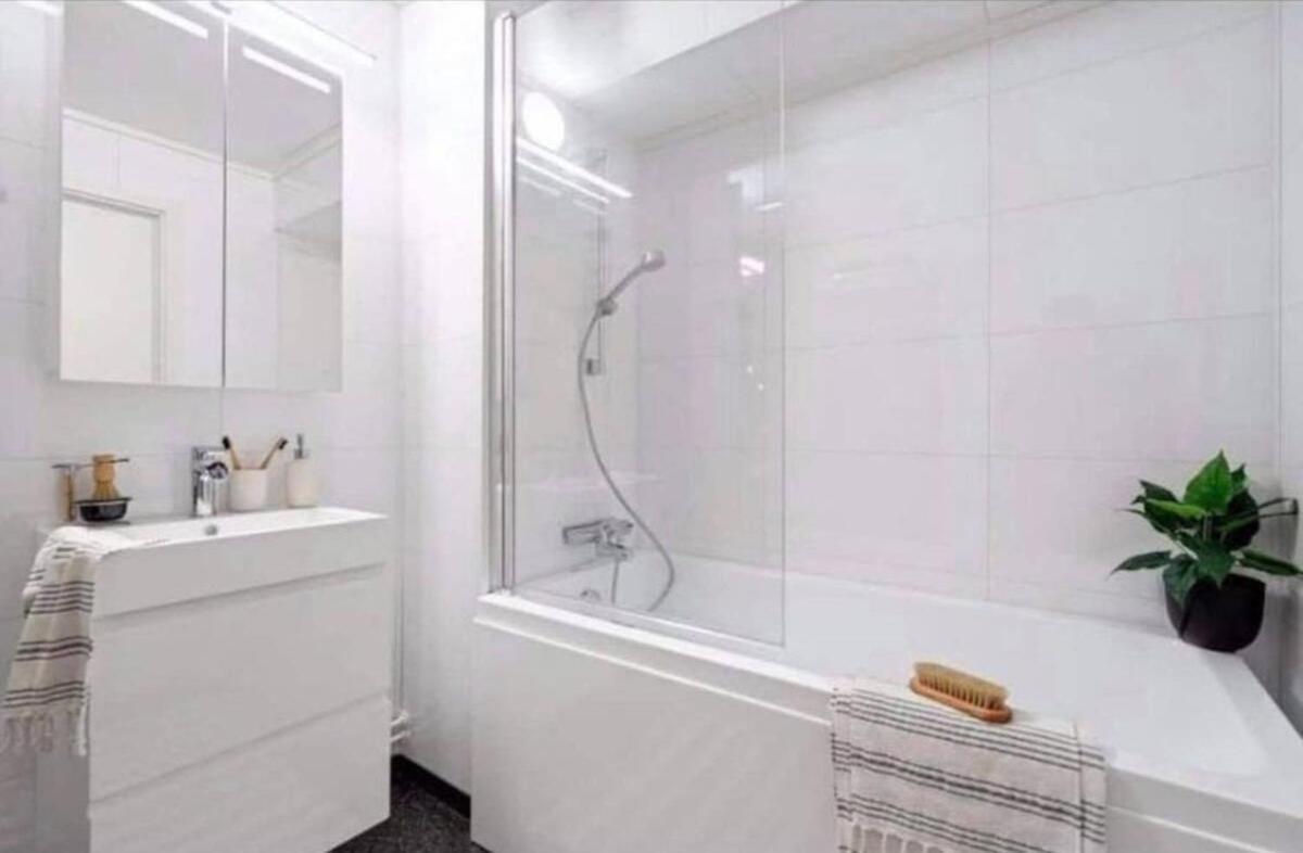 Miracle Tromso, Cozy Double Bed Private Room In A Shared Apartment With Stunning Tromso Views Экстерьер фото